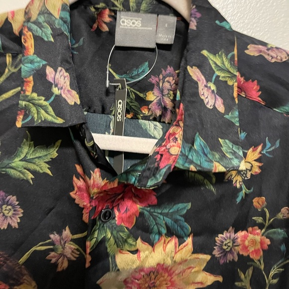 NWT ASOS FLORAL BUTTON DOWN - Picture 2 of 3